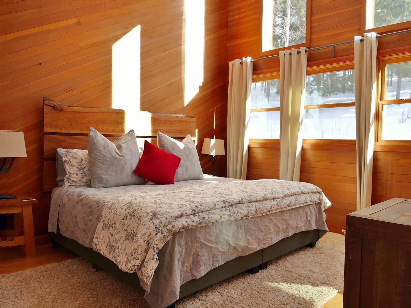 Primary suite at Falcon House